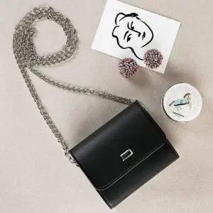 심플 덮개 미니 크로스백 데일리룩 하객룩 핸드백 WE67205