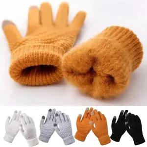 따뜻함과 터치감 모두 잡은 니트 장갑 해당없음