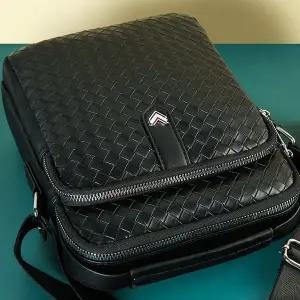 [하프클럽/]크로스백 시크 남성가방 유니크 블랙 직장인 숄더백