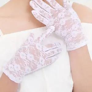 장갑 결혼식 촬영 파티 다양한 웨딩드레스와 조화롭게 어우러지며 섬세한 잔꽃 패턴 부드러운 촉감