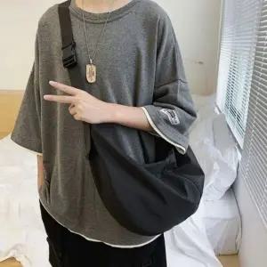 가방 모양 메신저백 크로스백 반달 2컬러 남녀공용