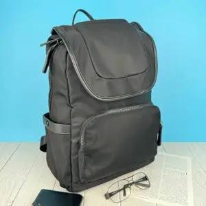 물병 서류 노트북 등 다양한 소지품 보관 가능한 체계적인 수납 무던한 색상 라운드 덮개형 남성 백팩