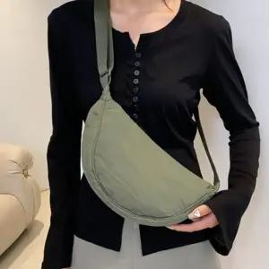 10칼라 반달 미니 슬링백 여성 가방 작은 크로스백 여행 핸드폰 가벼운 경랑