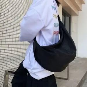 (옵션 블랙 free)빅반달크로스백 반달백 크로와상백 슬링백 숄더백 크로 학생 스백 데일리가방 스바디백 반