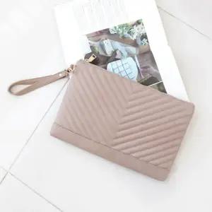 커플 클러치 퀼팅 소재 캐주얼한 가방 클러치백