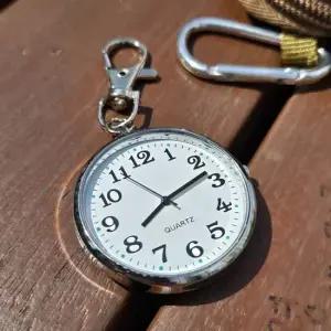 레트로 원형 시계 열쇠고리 학생 간호사 노인