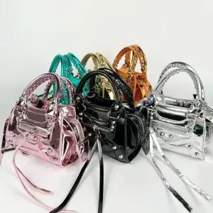 에나멜 미니크로스백 숄더백 여성백팩 가방 데일리 가죽 데일리백