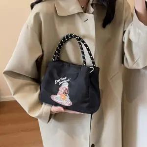 크로스백 도넛자수 크로스 토트 스트릿미니백