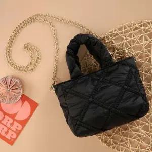 데일리백 패딩 토트크로스 대학생 가방코디 스터디 에코 일상 학원