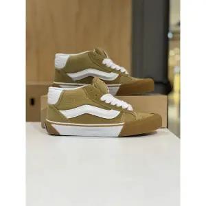 반스 남여공용 뉴 미드 카키 검 VN000CQ95SM 스니커즈