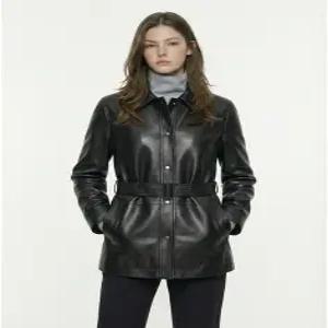 헤지스 여성 26SS [인기급상승] 벨티드 리얼 레더 자켓 블랙 HSJA6A106BK