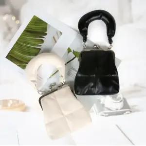 쿠션 스트랩 미니백 미니백 토트백 똑딱이백 페 데일리백 프레임백 여성가방 쿠션