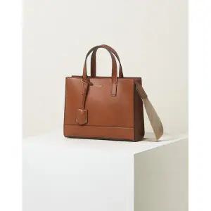 갤러리아 헤지스핸드백 [HJBA4F890W2]남여공용 브라운 로고배색 가죽 토트백