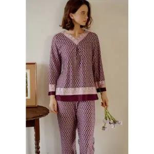 [롯데백화점]와코루 보온성 신축성좋은 코트나 기하보더나염 여성 실내복 상하의세트 WPA542WSWP