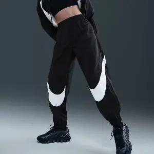 나이키 츄리닝 오버핏 미드라이즈 빅스우시 나일론 조거 팬츠