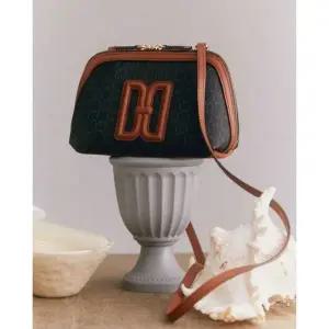 [NS홈쇼핑]DCWA5F714 닥스 브라운 DD로고 가죽 미니크로스백[35430514]