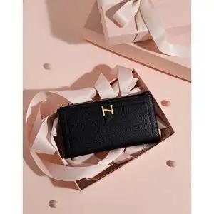 [헤지스 악세사리]헤지스 액세서리 [아카이브H] 블랙 H장식 가죽 장지갑  (HIWA5E705BK)