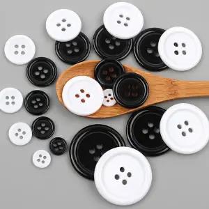 심플한 4구단추 셔츠부터 코트까지 가디건 정장단추