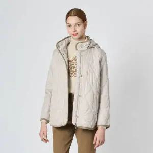 [BCBG] 코듀로이 블록 후드 퀼팅 점퍼 B5W9Y960