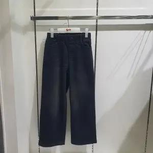 [소이]세미 와이드 기모 블랙진 25W0206_KG