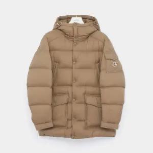 브르타뉴 패치로고 후드 패딩 남성 자켓 1C00014 597YD 23F BRETAGNE