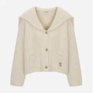 갤러리아 [써스데이아일랜드]2025 F/W 세일러 카라 니트 가디건 (T258MCD235W)