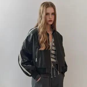 [MAXZA] 사이드 라인 페이크 레더 배색 블루종 점퍼