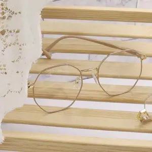 차광 각진 투명안경테 아이보리 유니크 블루라이트