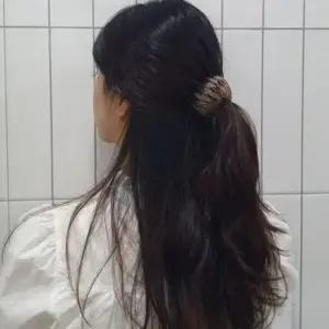 올림머리 포니 디테일 구성 만두핀 똥머리집게핀 그레