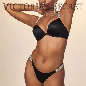 [국내]빅토리아시크릿 샤인 로고 스트랩 밤쉘 2컵 푸쉬업브라 6GFG