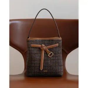 매장정품 닥스 DAKS WOMENS ACCESSORIES [DD WOOL CHECK] 브라운 DD로고 울 체크 크로스백 DCBA4F991W2 506