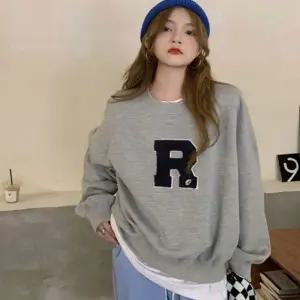 라운드넥 뽀글이 긴팔 티셔츠 자수 여자 겨울 맨투맨