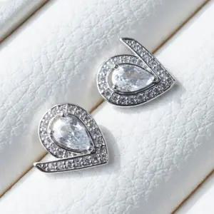 [하프클럽/]여성 일상용 클래식 물방울 큐빅 은침 스터드 귀걸이
