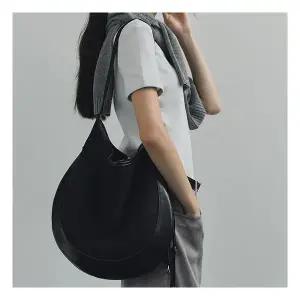 콰니 [정상가 159000원] 커비 호보 스웨이드 백 블랙 2949485