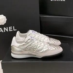 남성 25 SS 카프스킨 스웨이드 실버 화이트 스니커즈