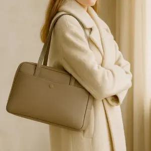 [선물증정] 힐링그래스 데일리 출근룩 투지퍼 숄더백 HGSG7006