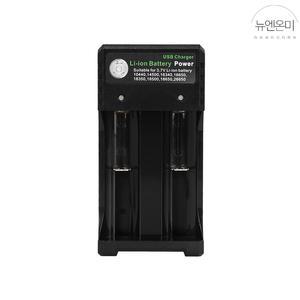 뉴엔온미 18650/26650충전용 2구 충전기 리튬이온 배터리 충전기 UM418