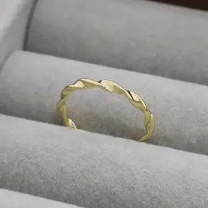 [셀러허브]여자 실버 물결 미니멀리즘 클래식  반지 (S12527875)