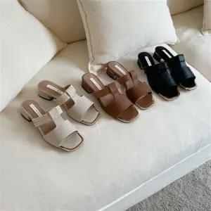 여성 스트랩 패턴 뮬 위빙 가죽 오픈토 샌들