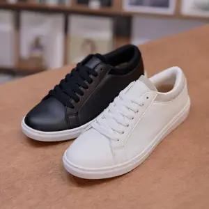 남자 검정 흰색 캐쥬얼 끈안묶는 자수 스니커즈