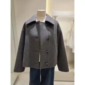 [SOUP](신세계 사우스시티) 스티치 포인트 숏 자켓 (SBAJK90C)