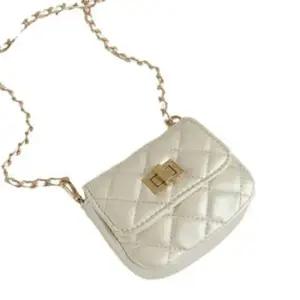 체인크로스백 화이트 키즈크로스백 미니크로스가방 여아체인크로스백