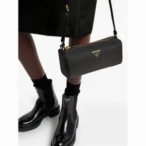 PRADA 26SS 1NE058 2C05 F0002 리나일론 파우치 백