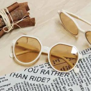 SFr 반투명 렌즈 선글라스 베이지 남자선글라스