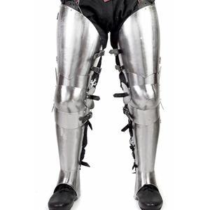 퀸 아머 중세 독일 풀 레그 그리브스 다리 실버 스틸 어깨 크루세이더 코스튬 가죽 기사 헬멧 가슴 플레이트