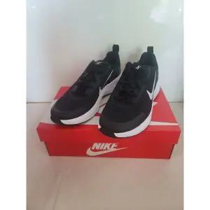 나이키 웨어올데이 남성 검흰 런닝화 발편한 운동화 CJ1682-004