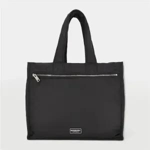 버버리 나일론 라지 남성 토트백 80905551