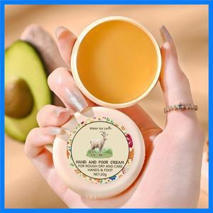 갈라진 손발 연고는 꿀과 히알루론산이 풍부하여 손발의 건조함을 깊숙이 촉촉하게 해주고 손발의 부드럽고