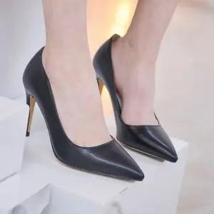 엣지있는 블랙 스틸레토 하이힐 5FW (WFKA0R2)
