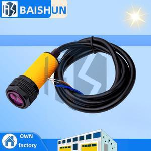 E18-D80NK 스마트 자동차 로봇용 조정 가능한 3-80cm 감지 범위를 갖춘 적외선 장애물 회피 반사 집열판전